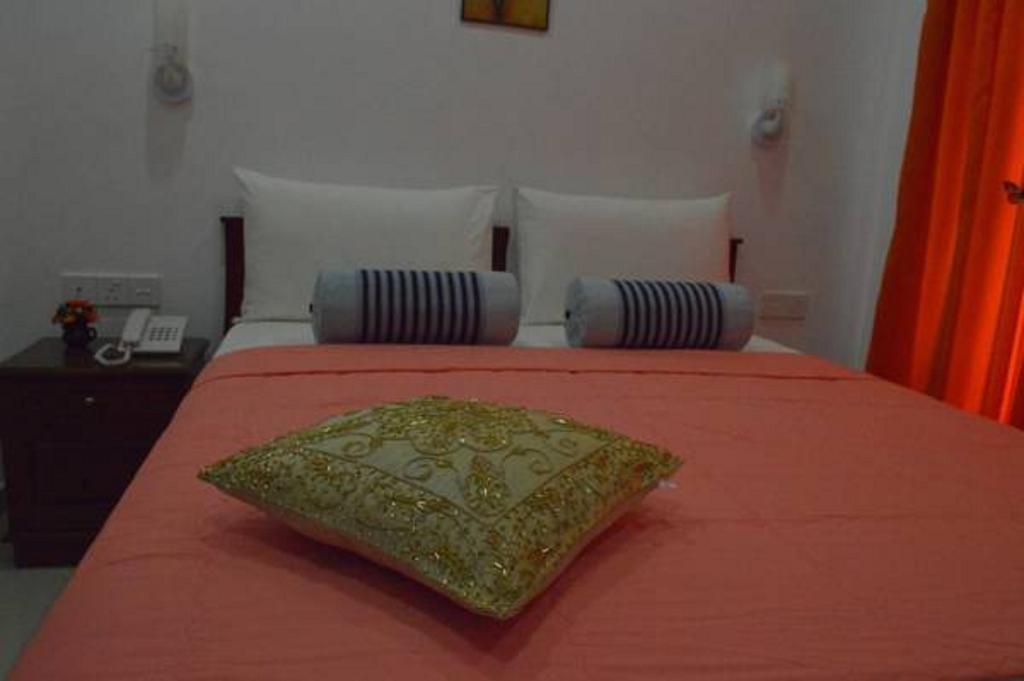 Yoho Toppass Breeze Hotel Нувара Елия Екстериор снимка