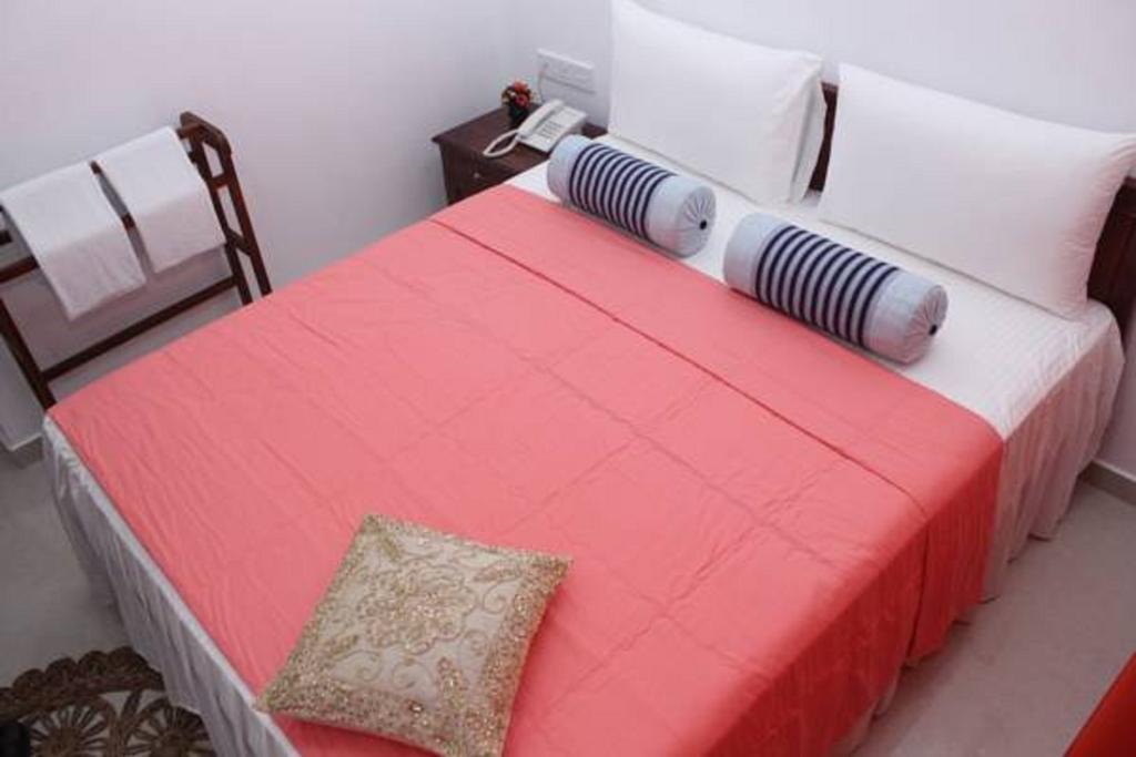 Yoho Toppass Breeze Hotel Нувара Елия Екстериор снимка